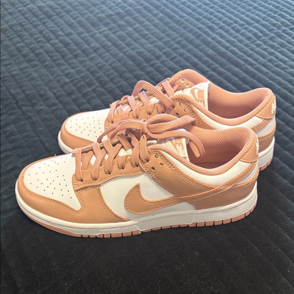 Nike Women’s Low-Top Sneakers - white & Pink